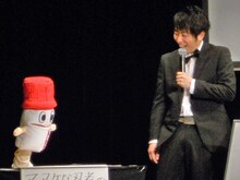 司会の超新塾のイーグル溝神と、回答を判定するマジックン。超新塾は4月25日（月）に行うトークライブ「毎回お騒がせします」にて重大発表をするとのこと。マジックンが好きなアイドルは渡り廊下走り隊。