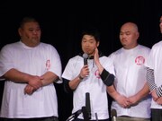 安田大サーカス。団長は結婚式の引き出物に芸人たちのサインを入れて出品。