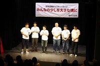 全体のMCを担当したよゐこ、TKO、ますだおかだ。(c)松竹芸能