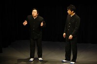 ムートン伊藤の“クサい”セリフは学生コントでも健在。トークでは、よゐこ濱口が気に入って、伊藤のセリフ「でもっさー」を真似する真場面も。(c)松竹芸能