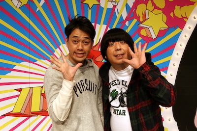 「バナナ炎」で3週にわたり「3年目突入緊急サミット」を繰り広げるバナナマン。(c)バナナ炎パートナーズ