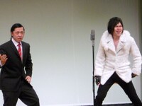 ギャルズは「夫婦生活」を楽しく演じてみようとするが、面白さを追求するあまり秘密兵器まで飛び出す。