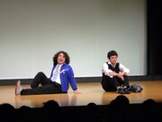 教師と生徒の青春コントを披露したやさしい雨。生徒の悪事を諭そうとする教師の方にもある問題が……。「ぼいすた！」（BS-TBS）レギュラー出演中。