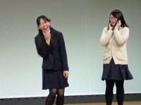 少女マンガを地でいくクロヤギのコント。卒業式に憧れの先輩に告白する女子生徒というシチュエーションを、妄想の世界でひたすら突き進んだ。