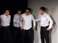 探偵の鬼頭に犯人と断定された岸。西麻布の高級クラブで暴行事件を起こした人、ウガンダ・トラ、タイガー・ウッズなどのモノマネをムチャぶりされた。