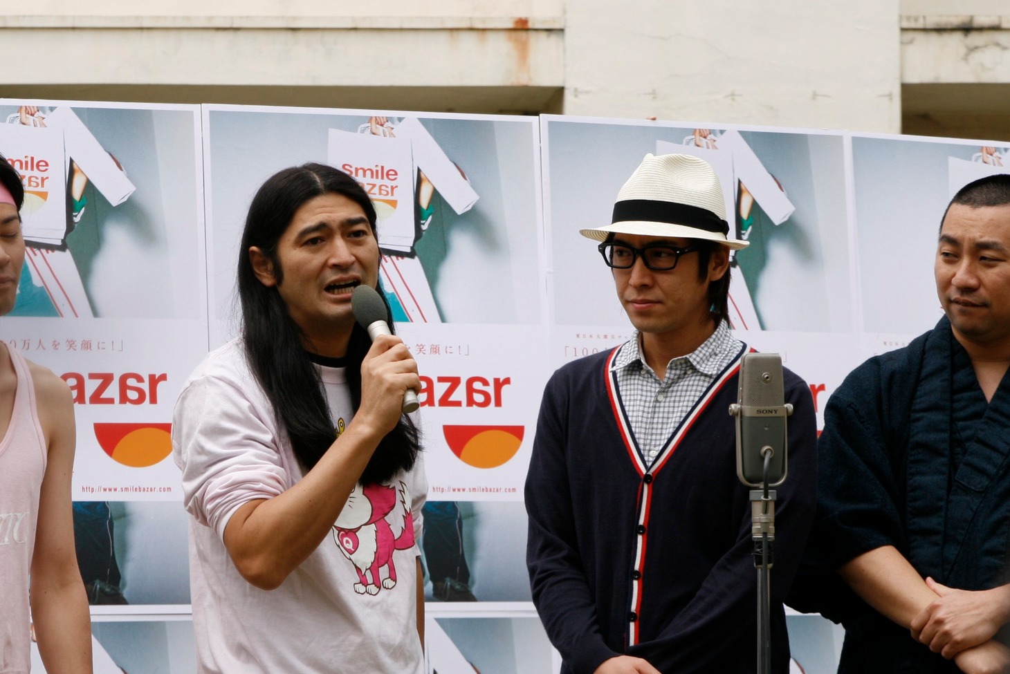 「ハイキングウォーキング×シウマの『恋に効く琉球風水』」に出演するハイキングウォーキング。