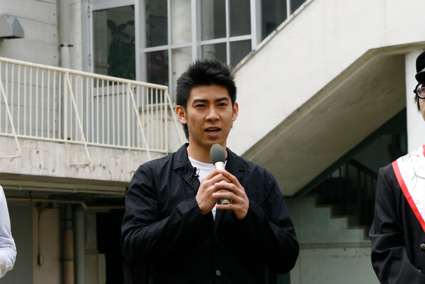 「ハイキングウォーキング×シウマの『恋に効く琉球風水』」に出演する風水トレーナー・シウマ。
