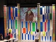 「可愛い顔審査」では、出場者たちが別室のカメラに向けて決め顔を披露。