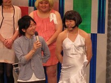 女装した姿が「4年間同棲した彼女とそっくりだった」と語ったジューシーズ松橋。「友だちの結婚式の2次会にいる28歳の女性」という姿だそう。