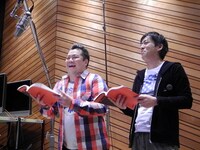 アフレコ終了後はリラックスした様子だったブラックマヨネーズ。