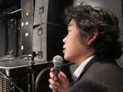 会見を大喜利にした張本人「月刊おとぎ話」の浦島記者。神奈川では平積みされるほどの人気だそう。