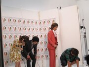 「最後に一言」と言われて、最後にまたもオナラをしたが、その音量のあまりの小ささに、ほかの出演者は笑い崩れた。