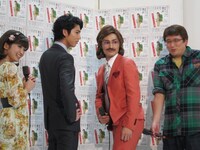 司会者から“モテ顔”を披露してくれと言われた際のポーズ。一連の残念な行為に安田は「モテリーマンも、そもそもこんな男。そんな人がいてもいいじゃないか」と切々と訴えた。