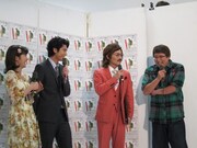 今回が初の舞台出演という賀来賢人。前回の舞台を観た感想を「お2人の変態加減がすごくて、これは大変だなと」とコメント。安田からは「大きくなったらこの初舞台はプロフィールから消した方が良い」とアドバイスを受けた。