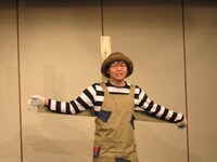 かかしになって登場したS山本。畑仕事に飽きたかかしは、都会に憧れ上京。冷たい都会で彼がたどり着いた場所とは。