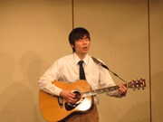 田中こうじは、7年間の同棲生活を替え歌に乗せて切なく歌った。