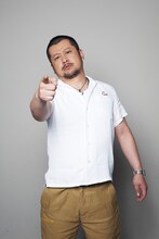 「Shibuya Deep A」MCのケンドーコバヤシ。(c)NHK