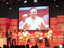 おなじみのパンツ姿で登場したダイノジ大地。最後はパンツ1枚でギャグを披露。