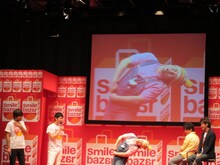 GO！皆川。KARAバージョン、正月バージョンの「ウンチョコチョコチョコピー」も披露。