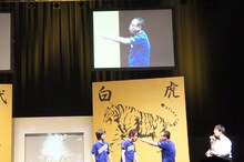 「なんてタイムリーすぎるカードだ。まだ傷は癒えていない」と言った麒麟・川島は、一度結婚している木村を非難。彼の怒りぶりに木村は「どうした？ 虫歯か？」ととぼけてごまかそうとした。