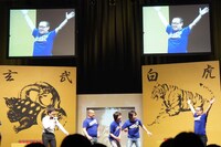 ドッキリが大成功した木村は「It's a ミラクル！」とポーズ。