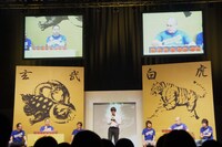 試合はRGがすぐに自爆回答。木村が「RG名物です」と解説するとRGは「あるあるだ」とすぐに自分のフィールドに。その後も内間の待ち方が将軍ポーズであることなど、パパチームはボケ満載。