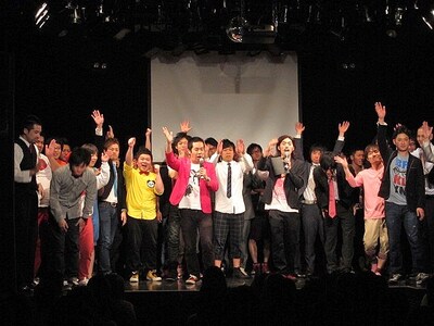 表参道GROUNDにて行われた漫才ライブ「一本立ちザ・ネクスト」。総勢18組の芸人が漫才を披露した。