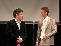 パンデミックは正義のヒーローを演じようとするが……。