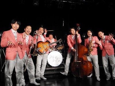 東京・新宿BLAZEで初ライブを開催したクレイジーラッツ。左から、ハライチ岩井、ハライチ澤部、我が家・坪倉、我が家・杉山、ロッチ・コカド、ロッチ・中岡、我が家・谷田部。