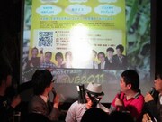 大輪教授所属・ケイダッシュステージ携帯サイトのチラシ。後輩ばかりが載っている中、なぜか大輪教授の写真が載っておらず。悔し紛れにオードリー春日の写真に光を当てて見えないようにする大輪教授。