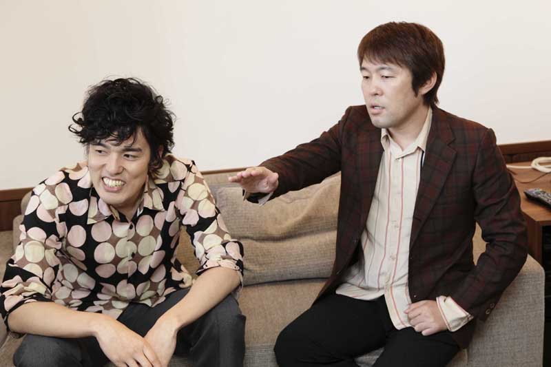 初対面の俳優陣にも鋭いツッコミを入れるつぶやきシロー。口調や印象とギャップのある発言に周囲は終始爆笑。Photo：飯野高拓