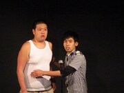 好対照の2人・S×Lは漫才を披露。