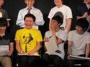 鬼ヶ島・野田が開けられなかったペンの蓋を開けてあげたラバーガール大水。「なんか恥ずかしい」と顔が真っ赤に。