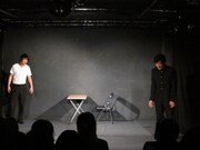 イシクラノオノ。演劇部の先輩と後輩が繰り広げるドラマチックなコントを展開。