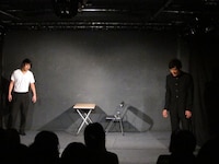 イシクラノオノ。演劇部の先輩と後輩が繰り広げるドラマチックなコントを展開。