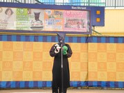 ショートコントを披露するパペットマペット。