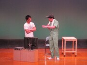 新ネタ「街の電気屋さん」。テレビが壊れてしまい電気屋に電話した森永。やってきたのはマヌケな電気屋の店員（島根）だった。ネタ後の転換では森永のひょうきんな姿も。