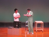 新ネタ「街の電気屋さん」。テレビが壊れてしまい電気屋に電話した森永。やってきたのはマヌケな電気屋の店員（島根）だった。ネタ後の転換では森永のひょうきんな姿も。