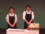 コント「ラッピング」。最近客足が遠のいていると店長（島根）が店員（森永）とともに自らレジに立つ。先に森永がボケ、さらに島根がボケるスタイルで、加速するボケに後半森永もおおはしゃぎ。