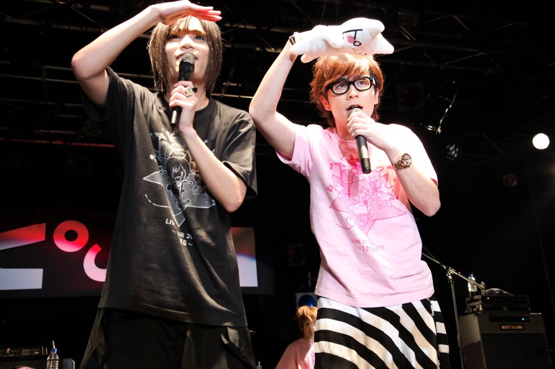 ピコの初全国ツアー「ピコ LIVE TOUR 2011 ～1PIKO～」初日にサプライズ登場したオリエンタルラジオ藤森。話題のチャラ芸“合いの手”と「桜音」のコラボが実現した。