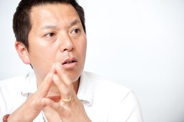 パンチ佐藤が鍋をつついて日本に元気配達