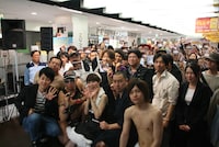 大阪・タワーレコード難波店 4Fイベントスペースにて行われた、ビッグポルノ第2弾シングル「La buffo」（ラ・ブフォ）発売記念イベントの様子。(c)吉本興業