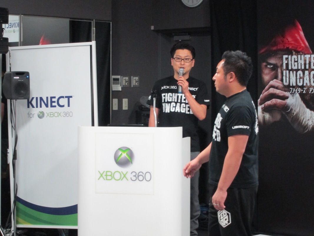 格闘アクションゲーム「ファイターズ アンケージ」は、Xbox 360専用、コントローラー不要の新ゲームシステムKinectに対応したゲームソフト。イベントでは日本マイクロソフトの社員が実践で説明。