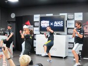 スポーツクラブのNASと日本マイクロソフトが共同で開発した世界初のファイティング系エクササイズ「フィットネス・ファイターズ アンケージ」を芸人たちが体験。