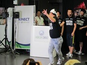 原西は実践にもかかわらずギャグの動きでふざけてばかり。しかし見事勝利した。