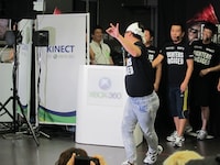 原西は実践にもかかわらずギャグの動きでふざけてばかり。しかし見事勝利した。