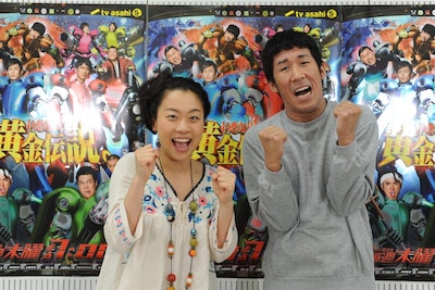 「いきなり！黄金伝説。」の人気企画「1ヶ月1万円生活」で対決するいとうあさこ（左）と麒麟・田村（右）。(c)テレビ朝日