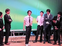 永沢は無理やり、喜びをギャグで披露させられることに。