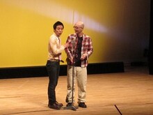 Hi-Hiの漫才。上田のマイペースぶりと困る岩崎の好対照な様子が笑いを誘った。