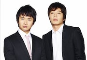 舞台「芸人交換日記 ~イエローハーツの物語~」主演のオードリー若林、田中圭。2人はお笑いコンビ・イエローハーツを演じる。8月5日(金)から7日(日)まで東京グローブ座にて上演。